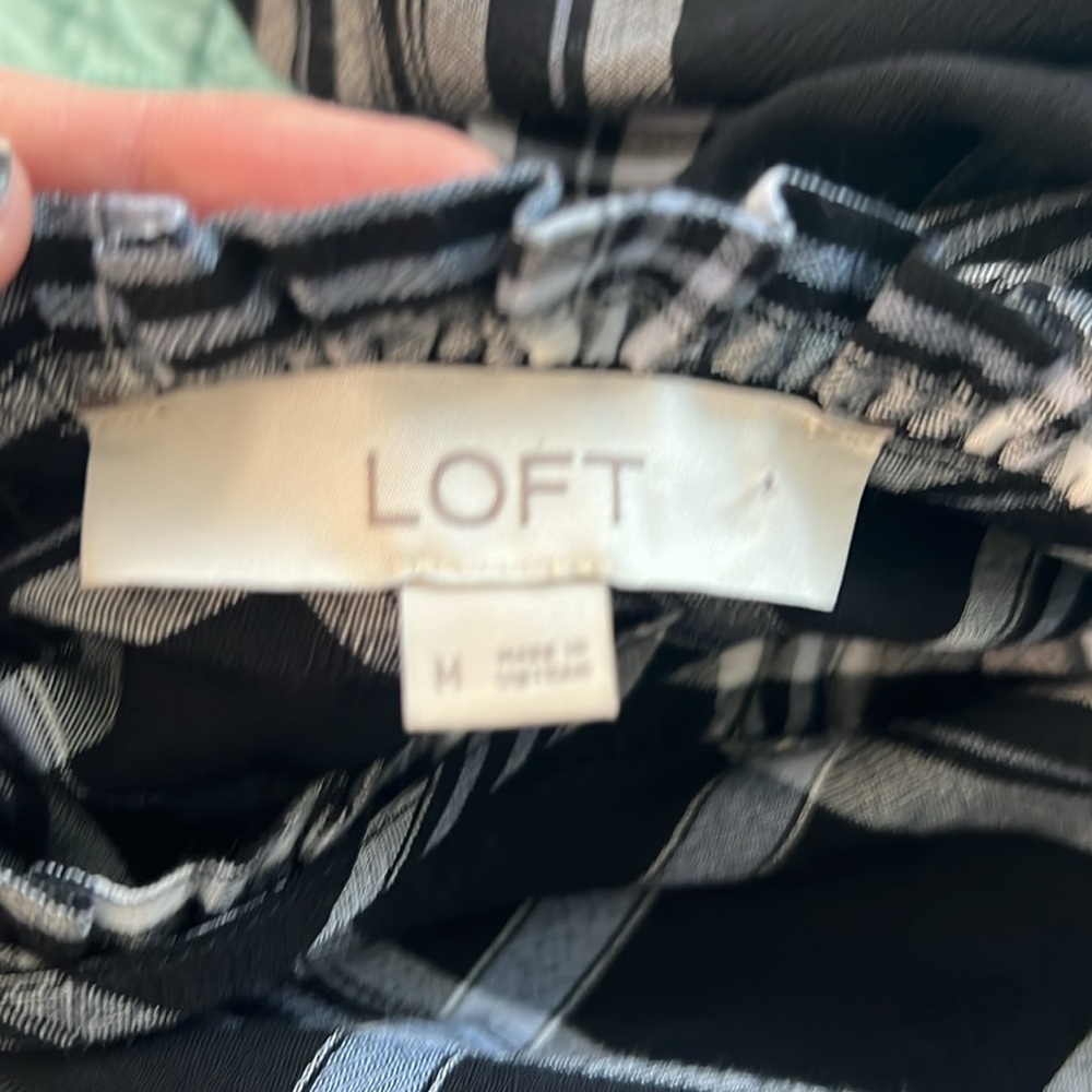 Loft flowy boho blouse M black plaid - Picture 3 of 4
